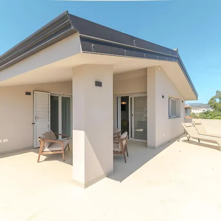 Cala- Seaview Terrace בודוני